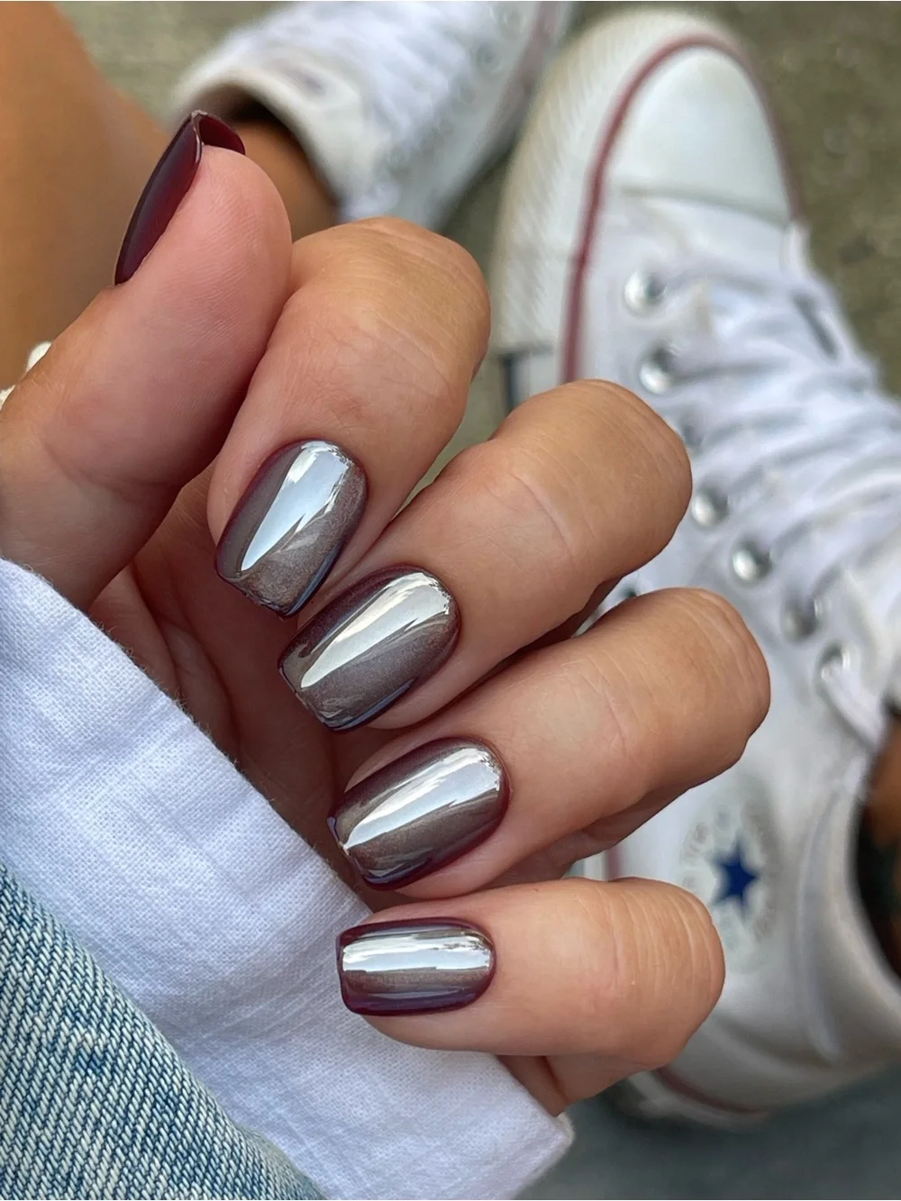 Red Aspen Picnic Play Date Short Squoval Holo Press-On Nails - Warm Berry Brown